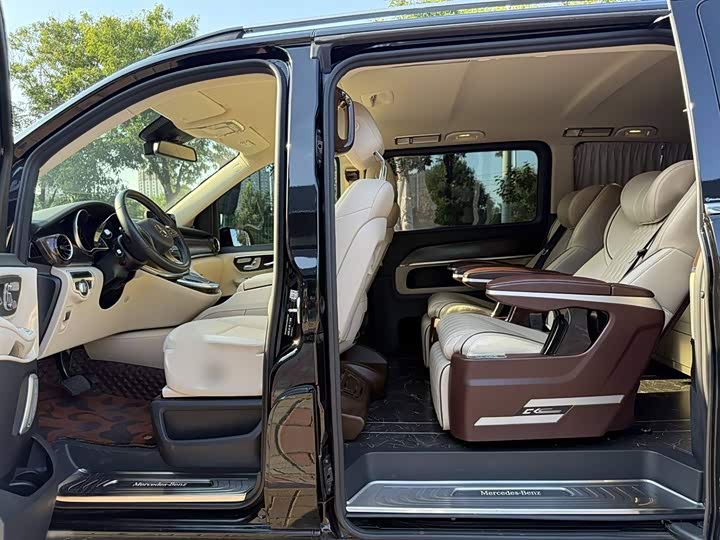 Фото 10 - Mercedes-Benz V-Class