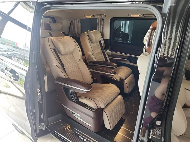 Фото 11 - Mercedes-Benz V-Class