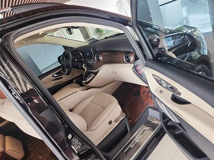 Фото 12 - Mercedes-Benz V-Class