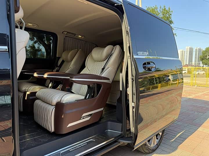 Фото 9 - Mercedes-Benz V-Class