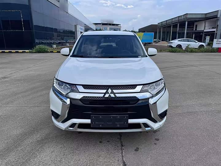 Фото 3 - Mitsubishi Outlander