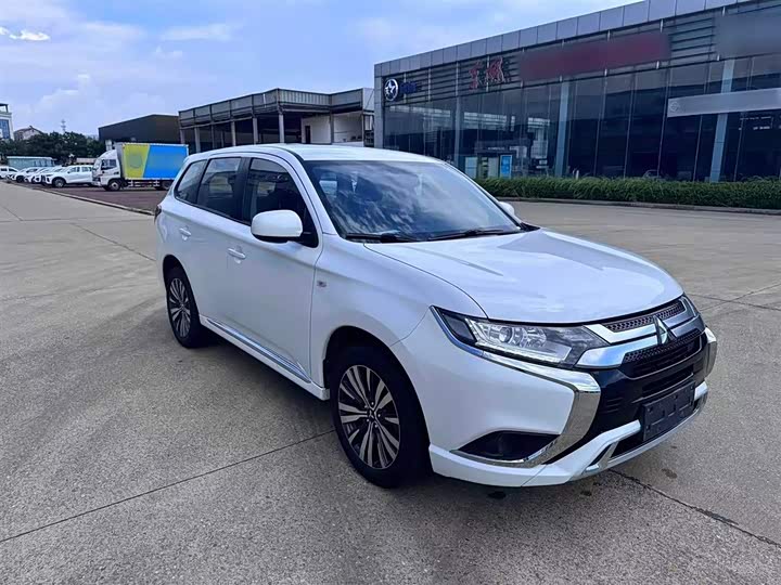 Фото 4 - Mitsubishi Outlander