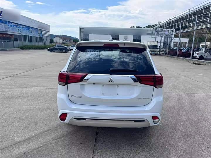 Фото 5 - Mitsubishi Outlander