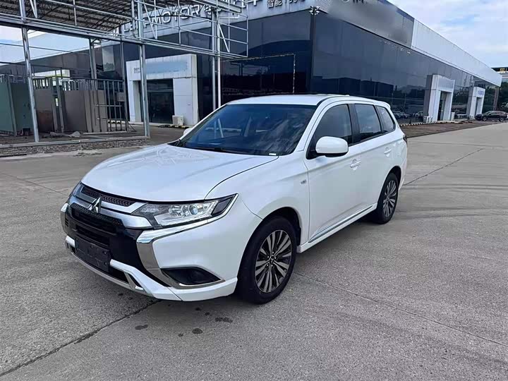 Фото 7 - Mitsubishi Outlander