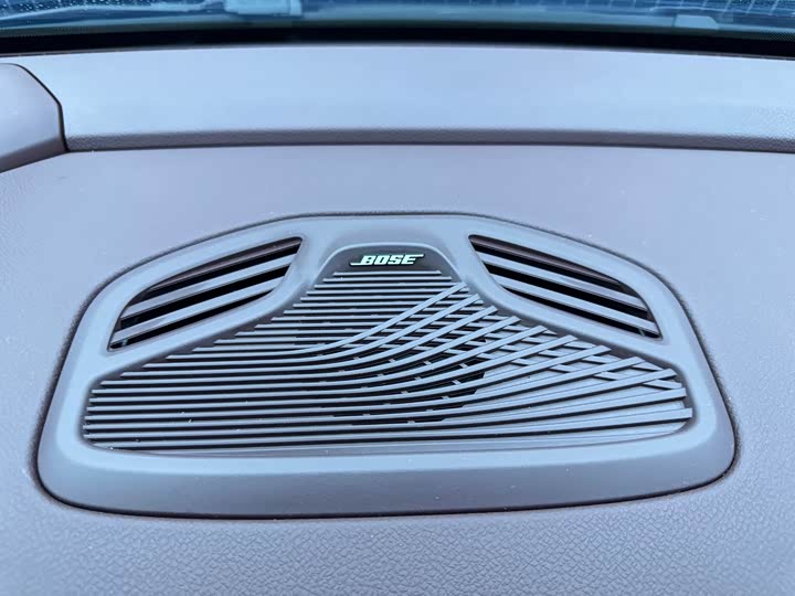 Фото 16 - Geely Monjaro