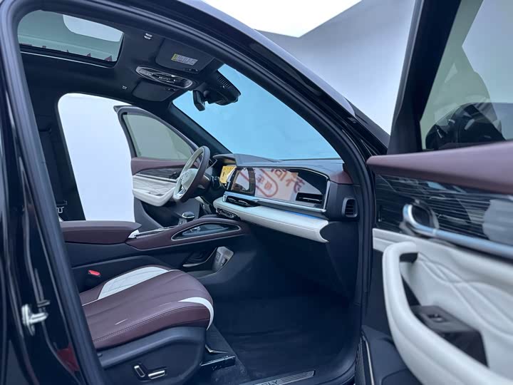 Фото 17 - Geely Monjaro