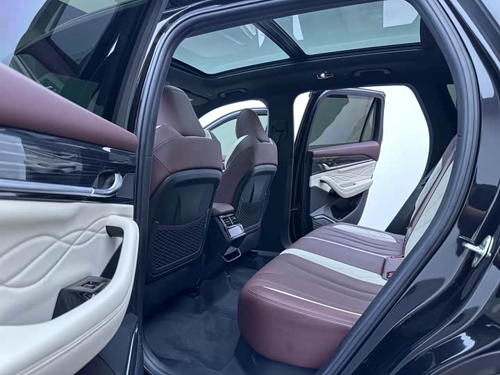 Фото 19 - Geely Monjaro