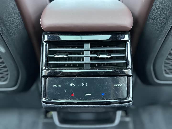 Фото 20 - Geely Monjaro