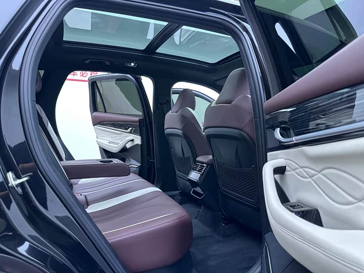 Фото 21 - Geely Monjaro