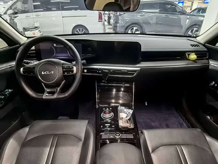 Фото 10 - Kia K5