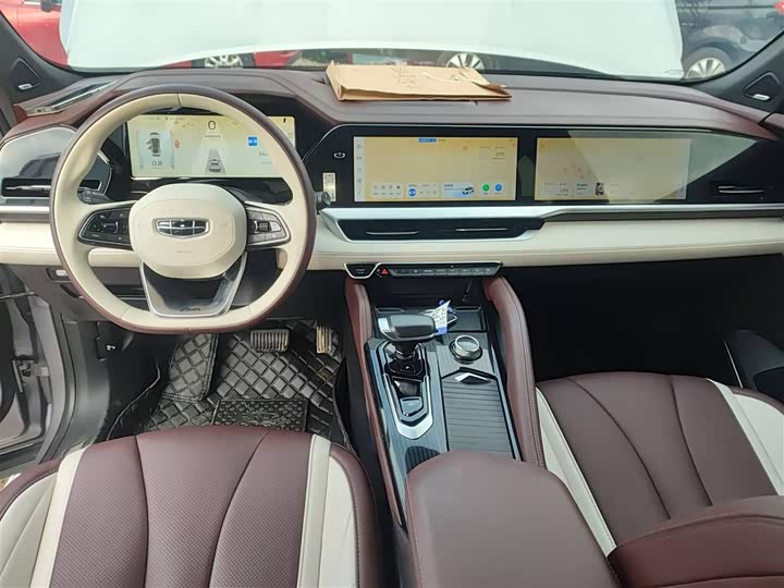 Фото 10 - Geely Monjaro