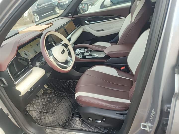 Фото 15 - Geely Monjaro