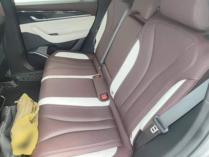 Фото 17 - Geely Monjaro