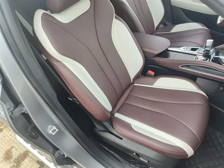 Фото 25 - Geely Monjaro