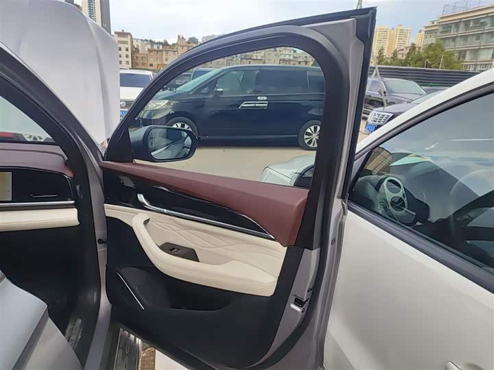 Фото 26 - Geely Monjaro