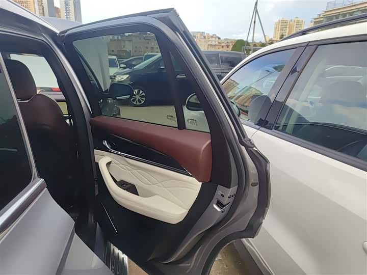 Фото 27 - Geely Monjaro