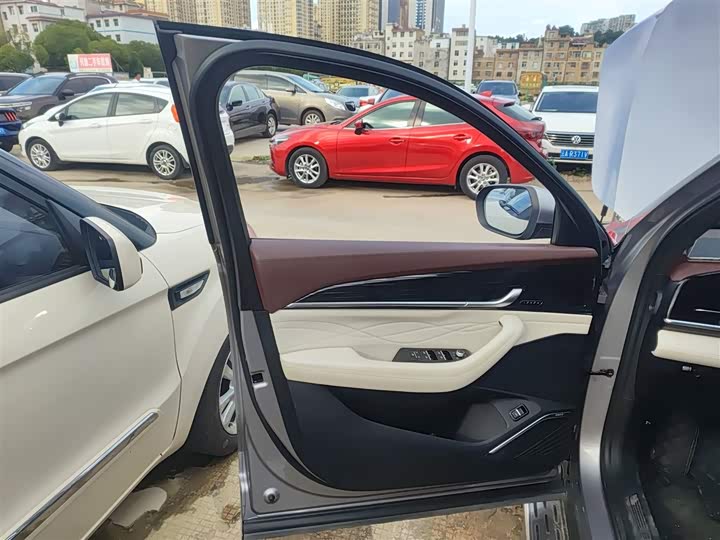 Фото 28 - Geely Monjaro