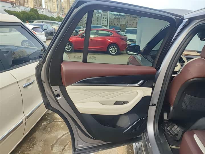 Фото 29 - Geely Monjaro