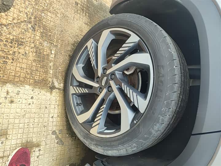 Фото 30 - Geely Monjaro