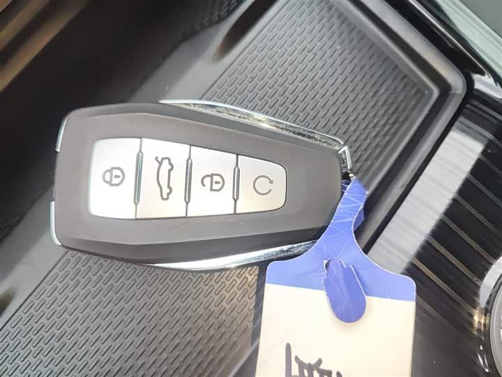 Фото 9 - Geely Monjaro