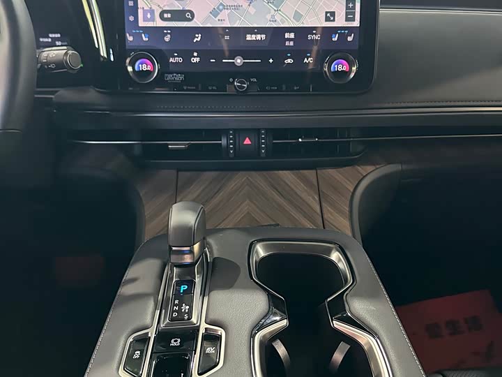 Фото 11 - Lexus LM