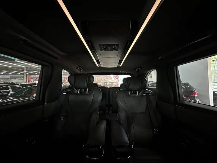 Фото 15 - Lexus LM