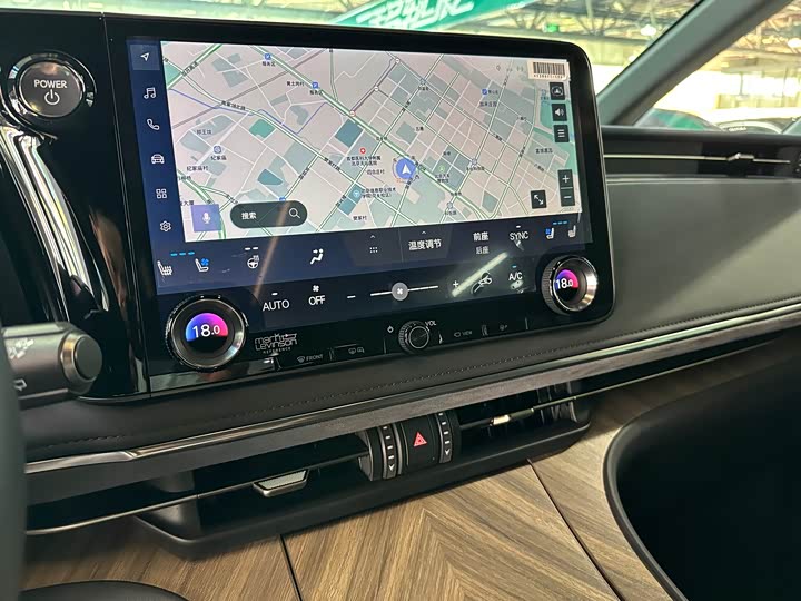 Фото 18 - Lexus LM