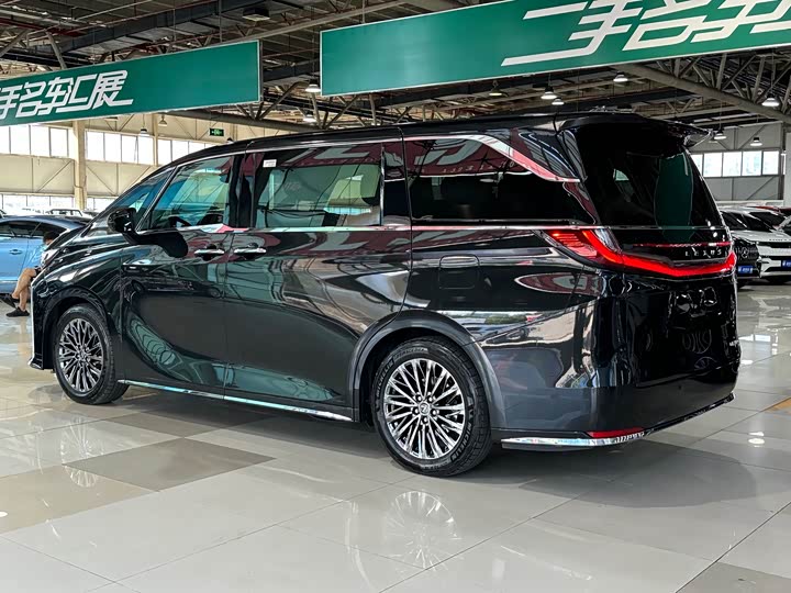 Фото 4 - Lexus LM