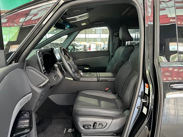 Фото 6 - Lexus LM