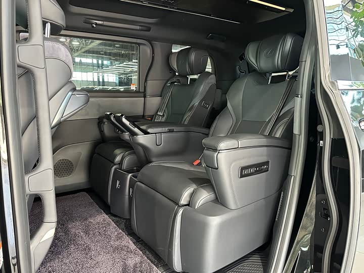 Фото 8 - Lexus LM