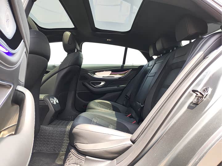 Фото 10 - Mercedes-Benz AMG GT