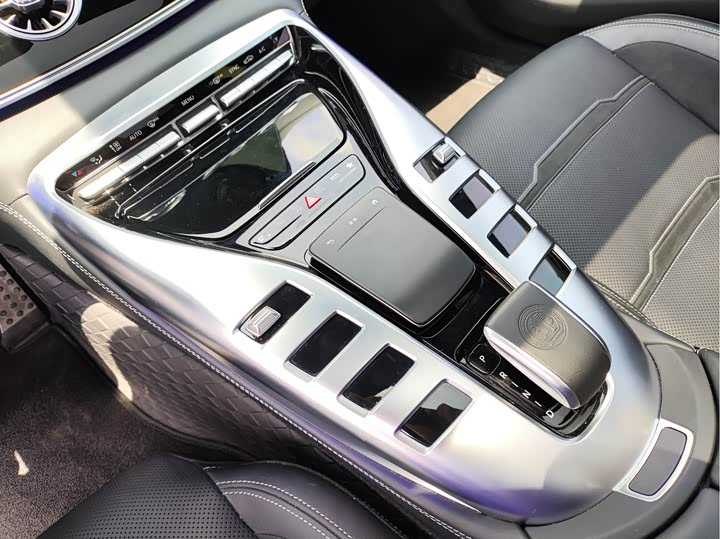 Фото 14 - Mercedes-Benz AMG GT