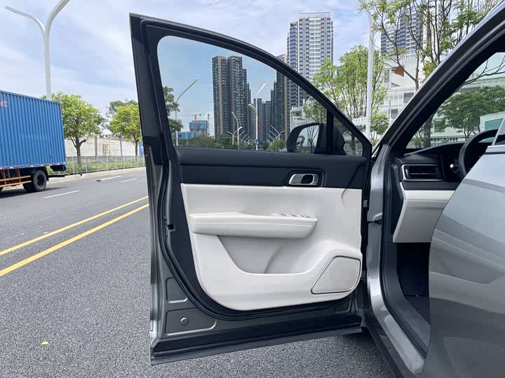 Фото 16 - LiXiang One