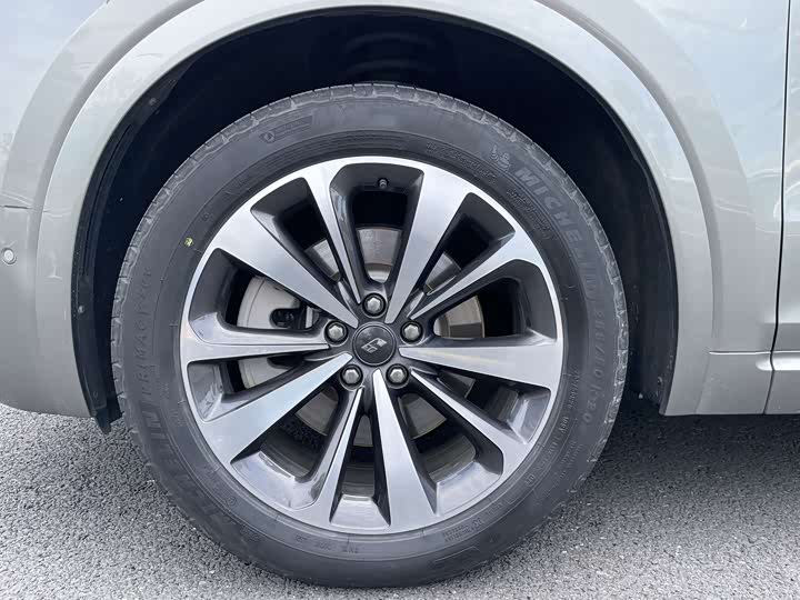 Фото 17 - LiXiang One