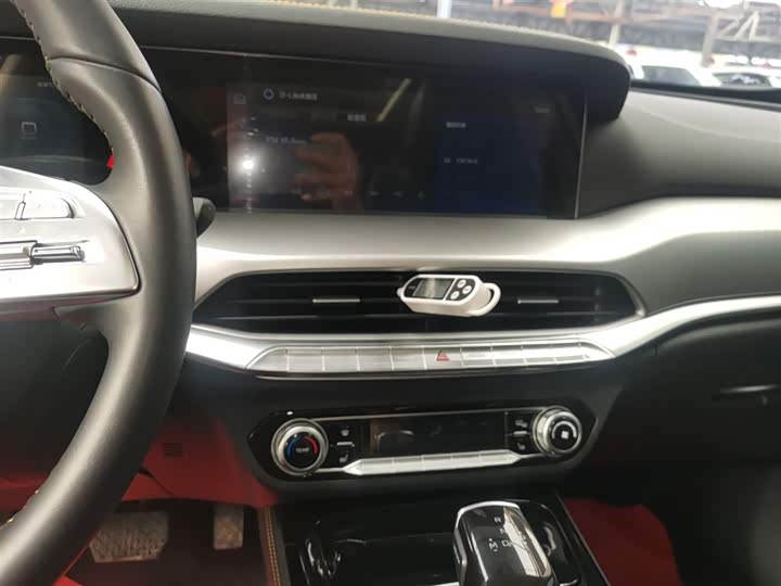 Фото 13 - Bestune T77