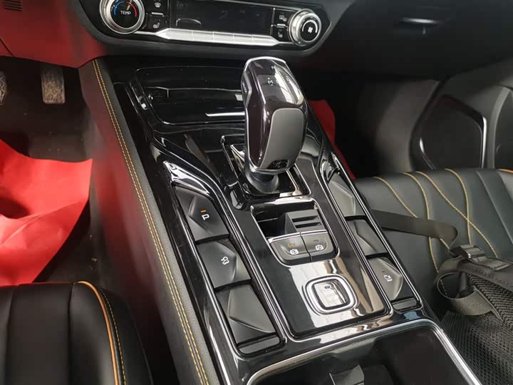 Фото 14 - Bestune T77