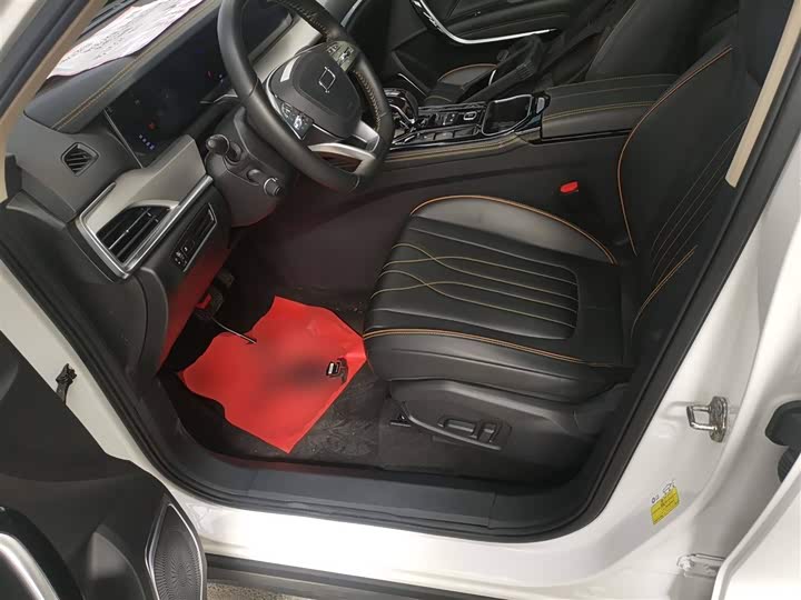 Фото 15 - Bestune T77