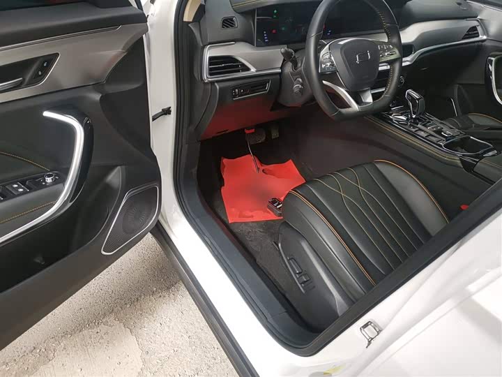 Фото 16 - Bestune T77