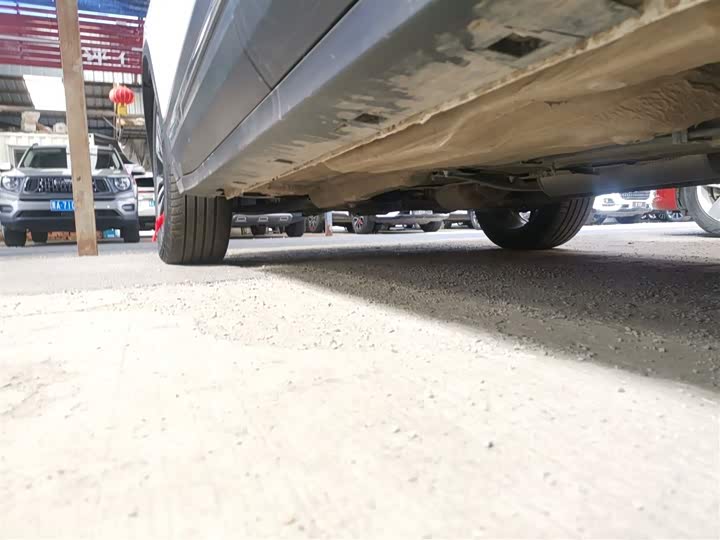 Фото 22 - Bestune T77