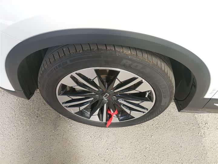 Фото 23 - Bestune T77