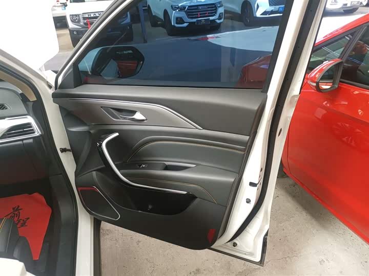 Фото 26 - Bestune T77