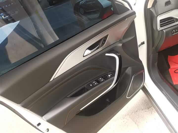 Фото 28 - Bestune T77