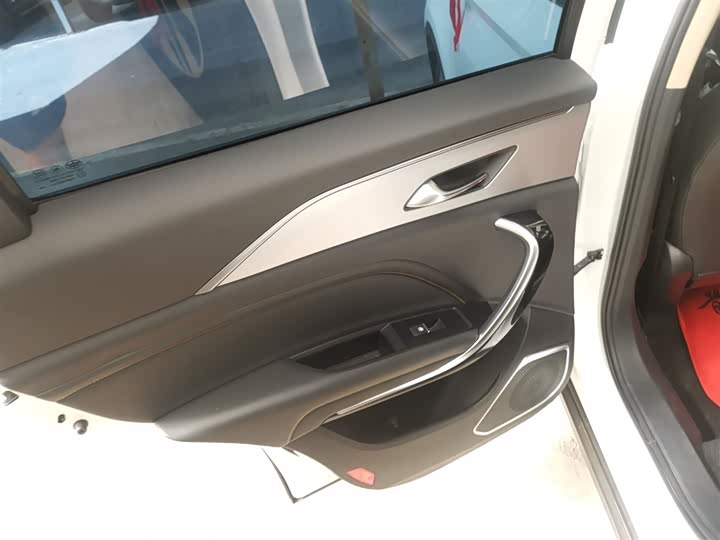 Фото 29 - Bestune T77