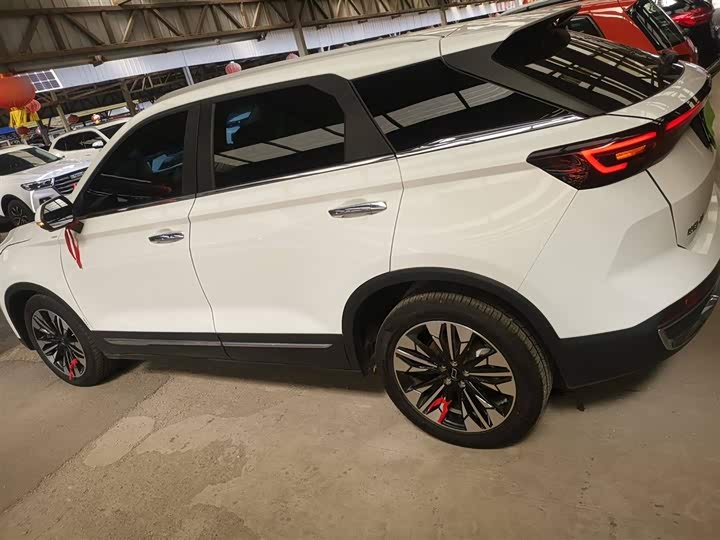 Фото 5 - Bestune T77