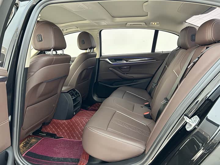 Фото 13 - BMW 5 Series