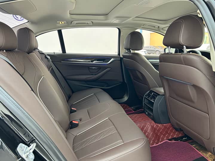 Фото 14 - BMW 5 Series