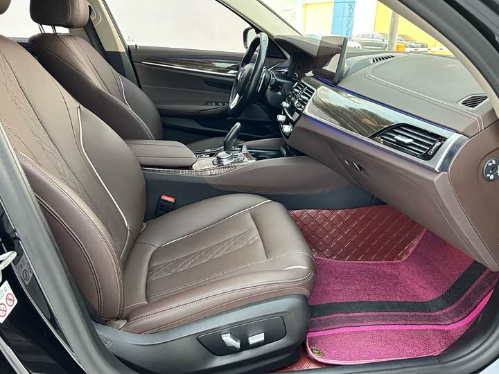 Фото 15 - BMW 5 Series