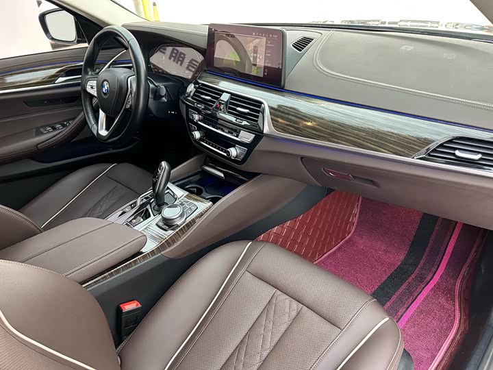 Фото 16 - BMW 5 Series