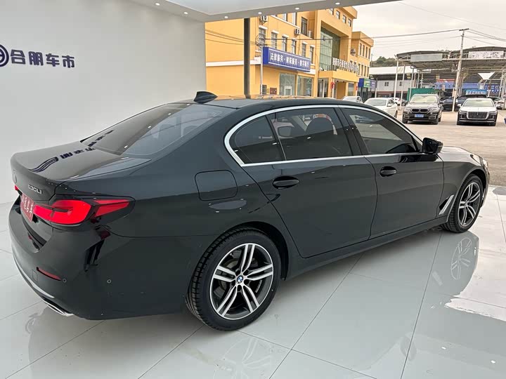 Фото 19 - BMW 5 Series