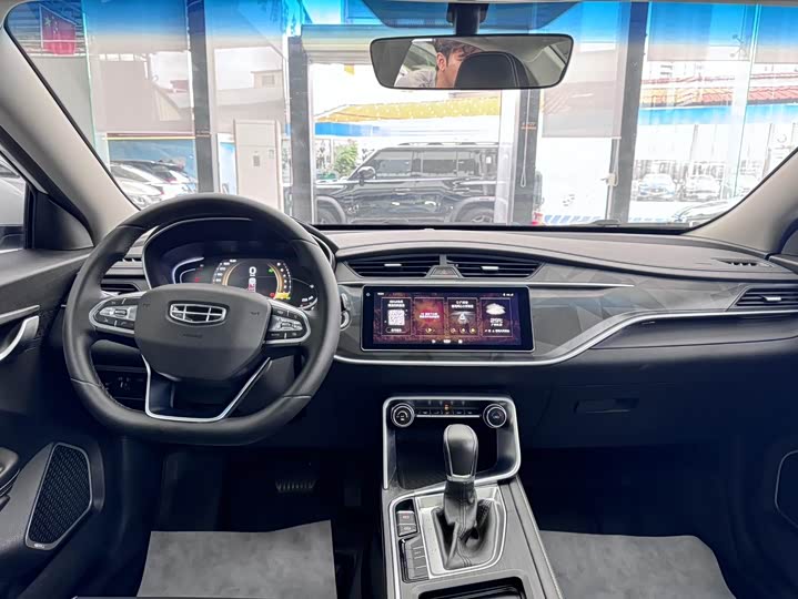 Фото 11 - Geely Binrui